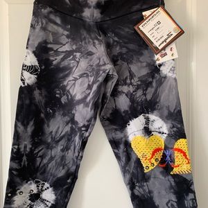 NWT Margarita Activewear Studded Supplex Tye Dye Batik Hearts Capri Pants